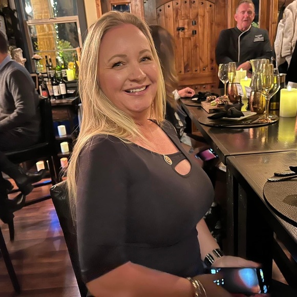 Meet your Posher, Valerie - Picture 2 of 3